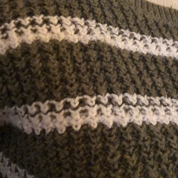 Hollister Green & white knitted sweater - Picture 7 of 8